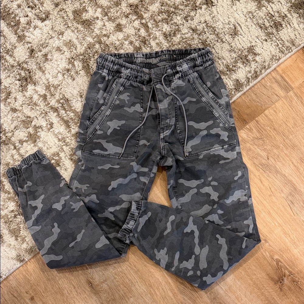 American Eagle Outfitters Gray Camouflage Pants